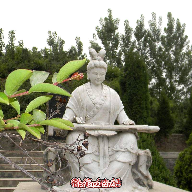 彈琴游玩古代景區(qū)，感受石雕雕塑之美