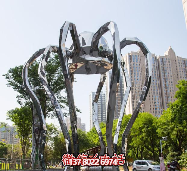不銹鋼長腿螃蟹雕塑，為公園增添創(chuàng)意裝飾
