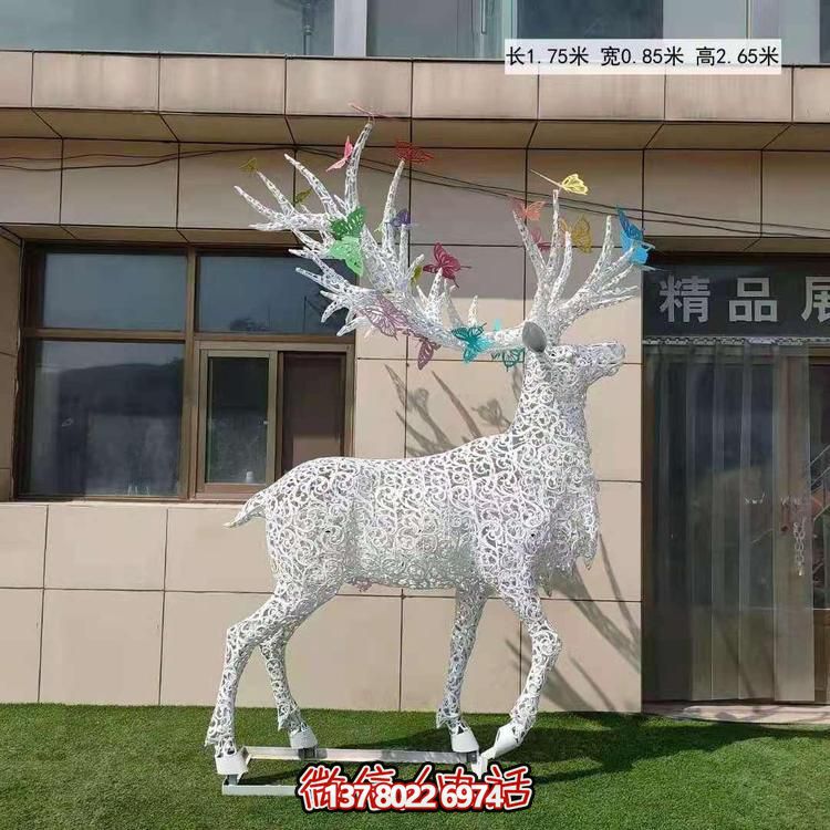 不銹鋼鹿角鏤空梅花亮化雕塑，為景觀廣場擺放