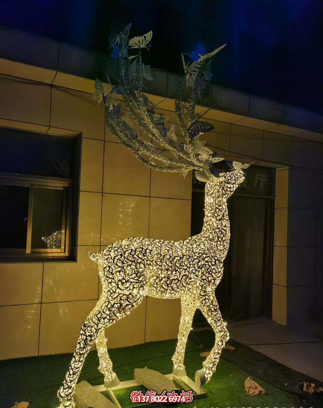 精美不銹鋼梅花鹿雕塑照明裝置，點(diǎn)綴廣場(chǎng)之美