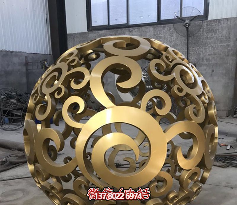 不銹鋼鏤空球雕塑，美化戶外景觀