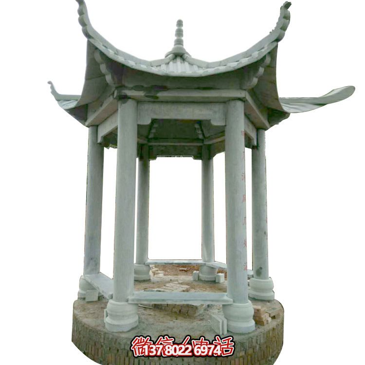 山頂簡(jiǎn)易涼亭，讓您輕松觀賞美景