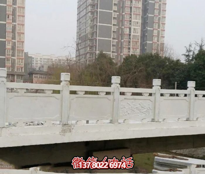 漢白玉鑲嵌欄桿，雕塑點綴美麗小區(qū)公園