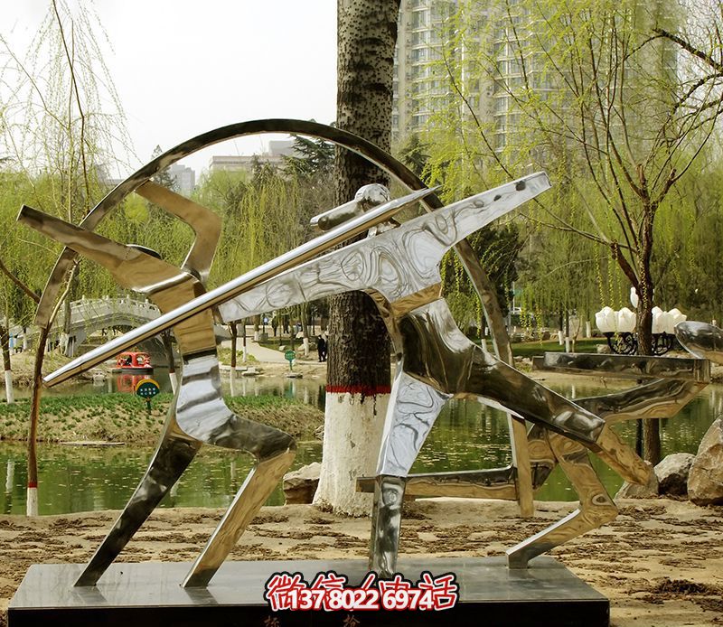 不銹鋼鏡面標(biāo)槍雕塑——精致、創(chuàng)意、華美