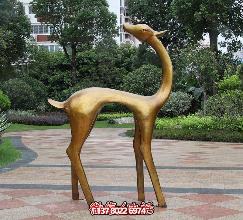 “不銹鋼梅花鹿雕塑，為公園增添藝術氣息”
