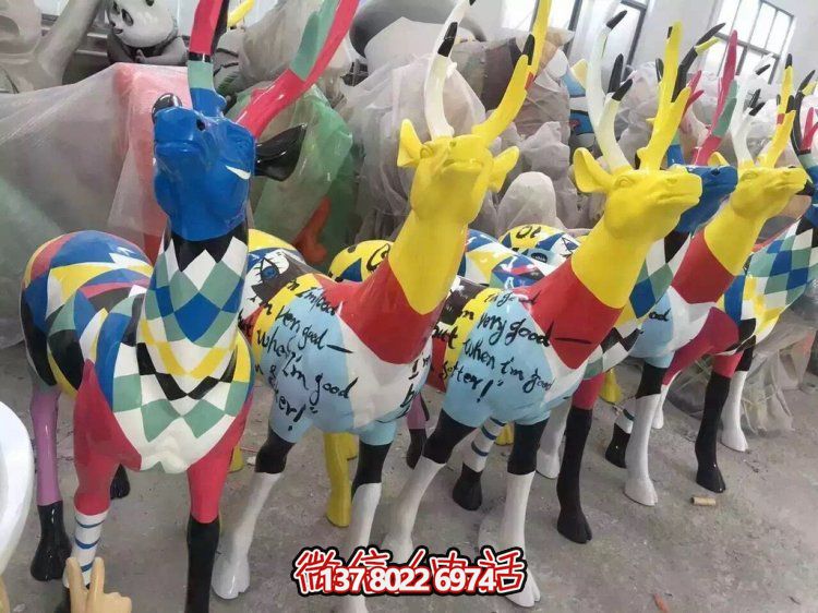 彩繪玻璃鋼鹿雕塑，商場、兒童樂園風(fēng)格擺件