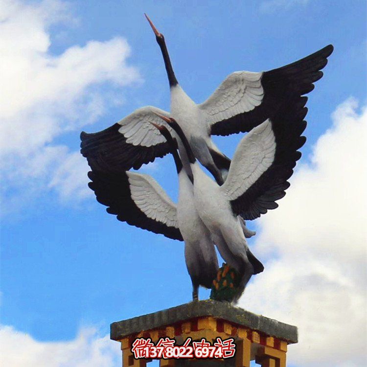 大型玻璃鋼仿真仙鶴雕塑，為公園廣場(chǎng)擺放