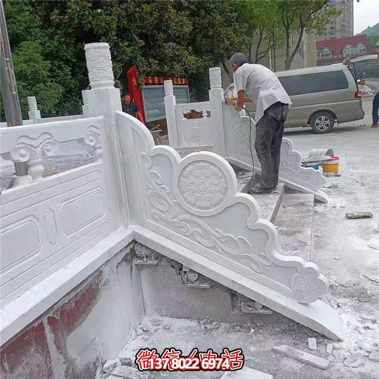 漢白玉旗臺欄板欄桿安裝，細(xì)節(jié)打磨處理